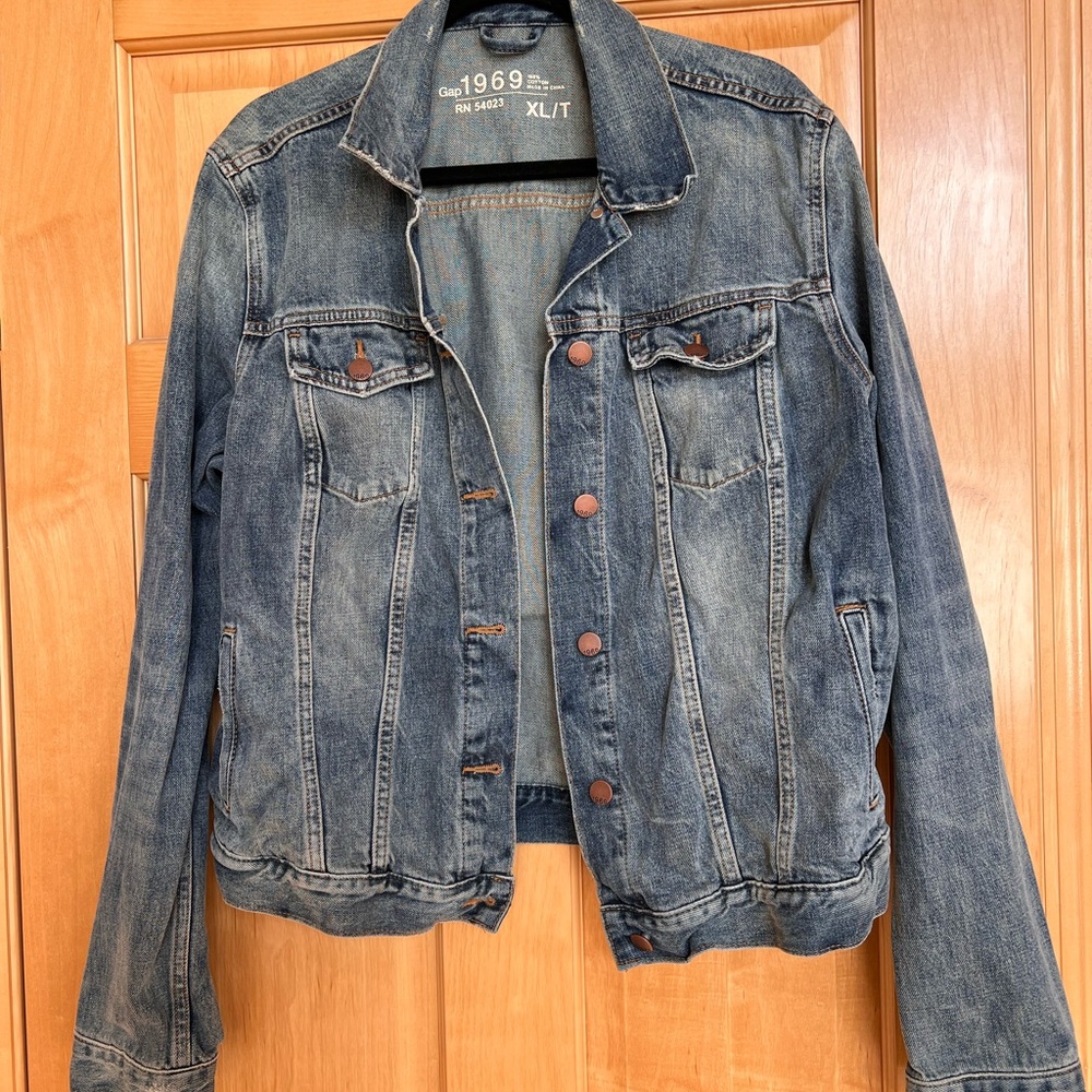 GAP Jean Jacket Classic Trucker Style